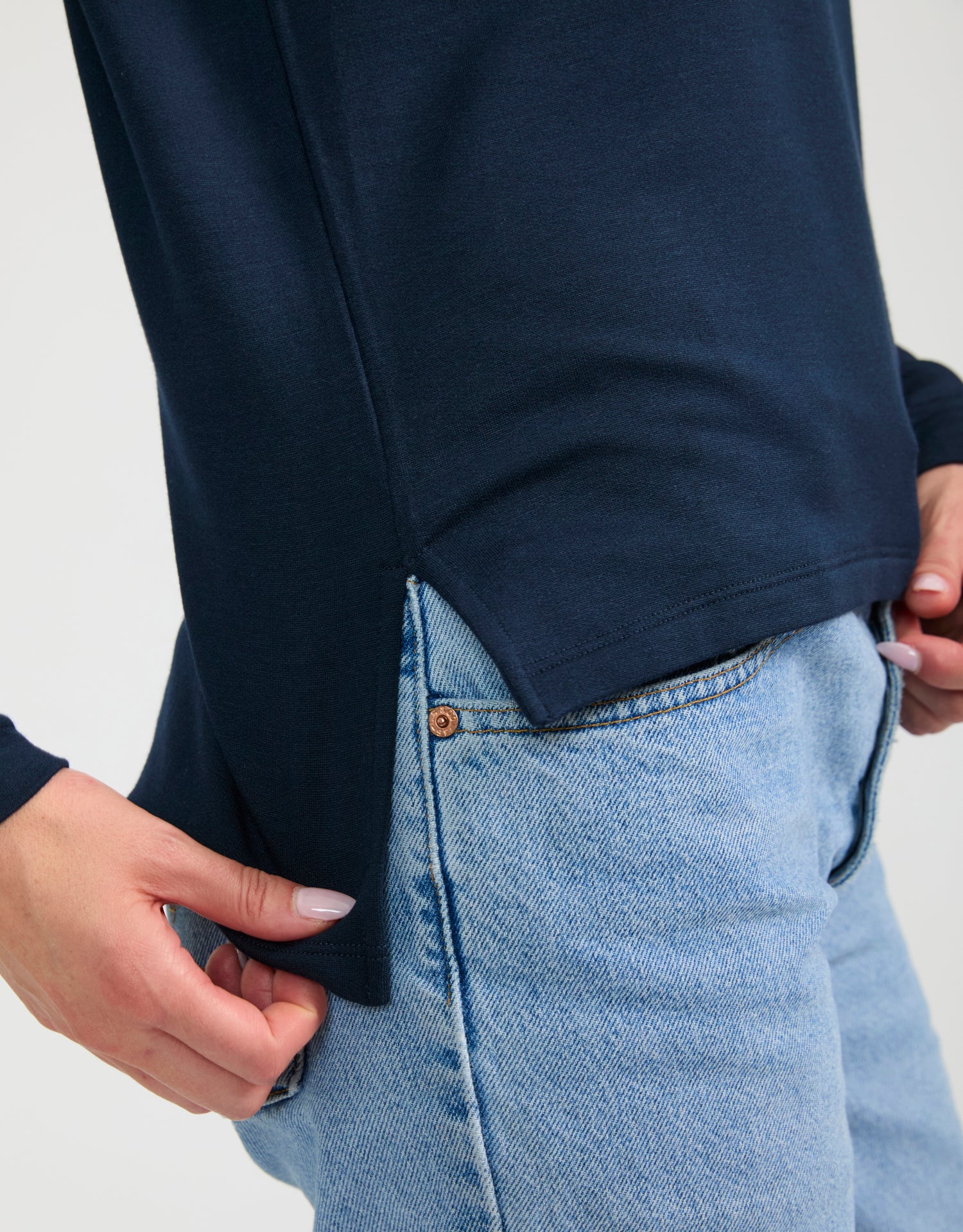 Houston Long Sleeve V Neck - Navy