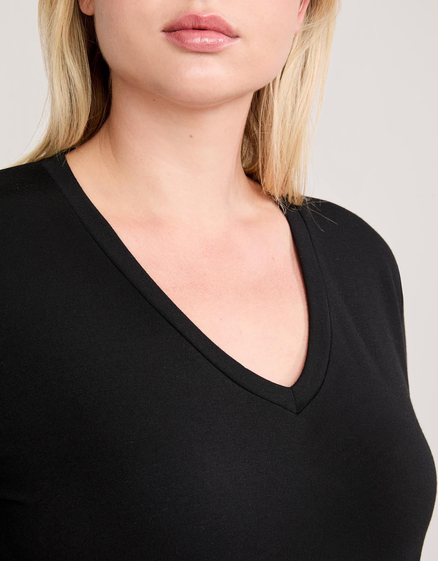 Houston Long Sleeve V Neck - Black